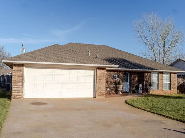 112 Hunter Hill Drive, Elk City, OK 73644
