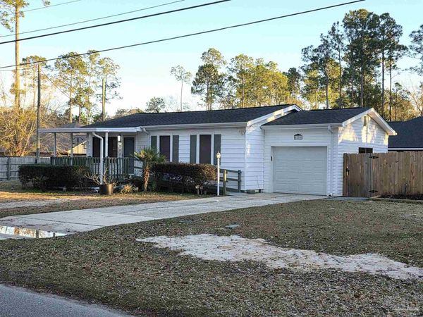 5225 Santa Cruz, Milton, FL 32583