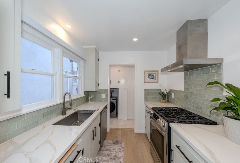 83 63rd Place, Long Beach, CA 90803 Main Photo