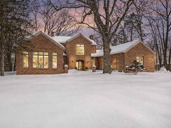 N3870 N Grand Oak Drive, Iron Mountain, MI 49801