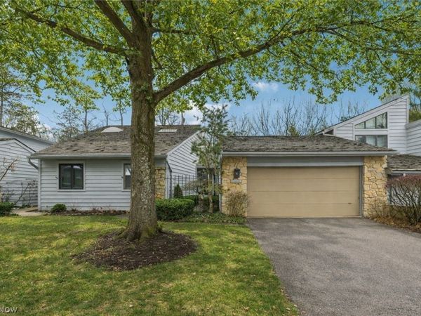 3755 Walnut Court, Unit G3, Orange, OH 44022