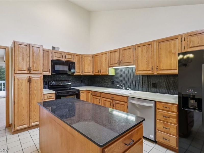 3755 Walnut Court, Unit G3, Orange, OH 44022 Photo 12