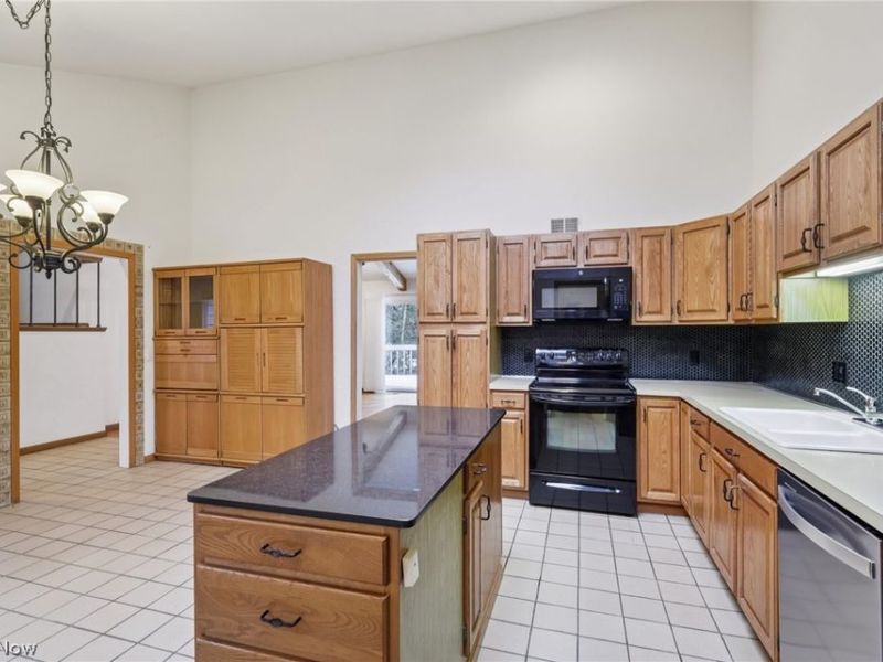 3755 Walnut Court, Unit G3, Orange, OH 44022 Photo 13