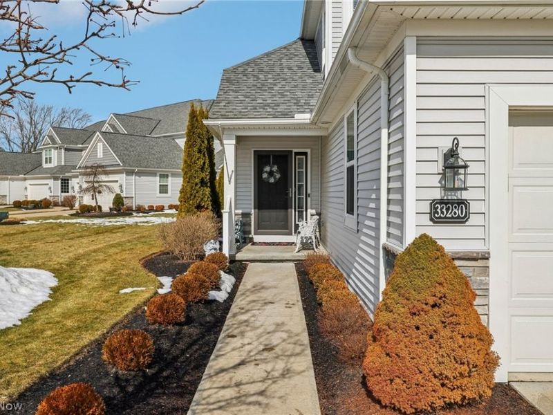 33280 Belladon Court, Avon Lake, OH 44012 Photo 3