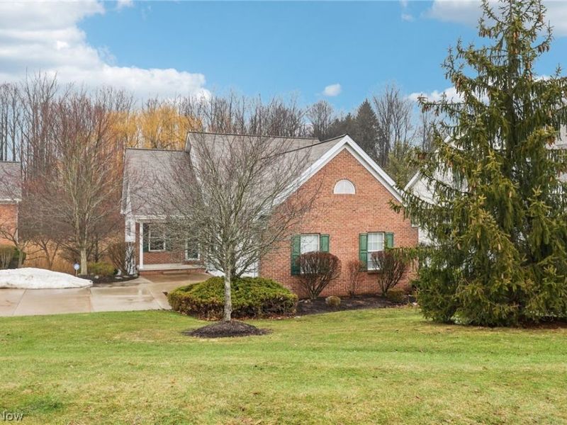 516 E Parkway Boulevard, Aurora, OH 44202 Photo 2