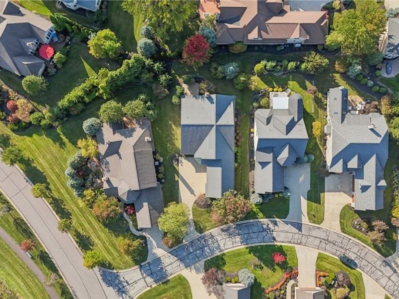 2105 Botanica Lane, Cleveland, OH 44124 Photo 2