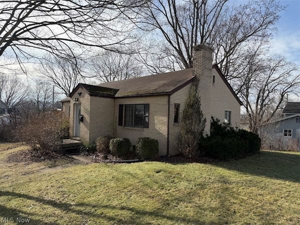 224 10th Street NW, New Philadelphia, OH 44663