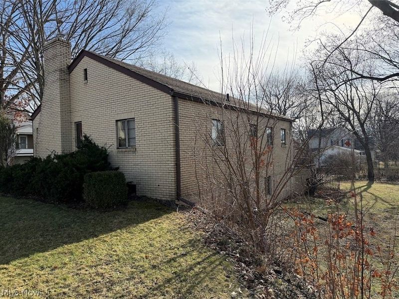 224 10th Street NW, New Philadelphia, OH 44663 Photo 3