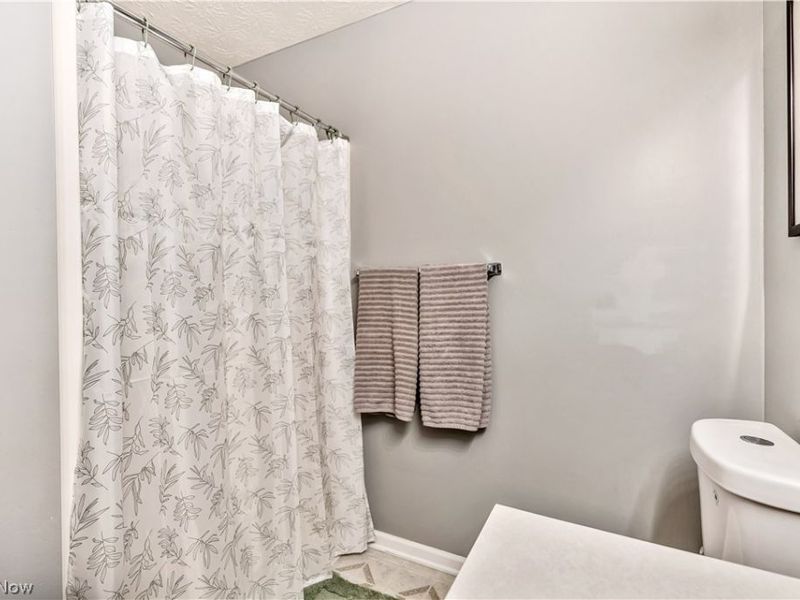 572 Cora Avenue, Akron, OH 44312 Photo 11