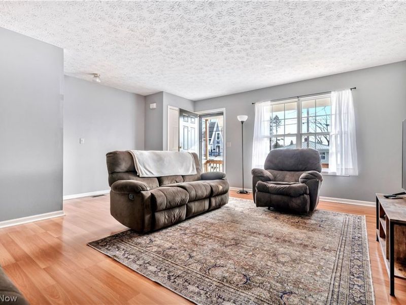 572 Cora Avenue, Akron, OH 44312 Photo 3