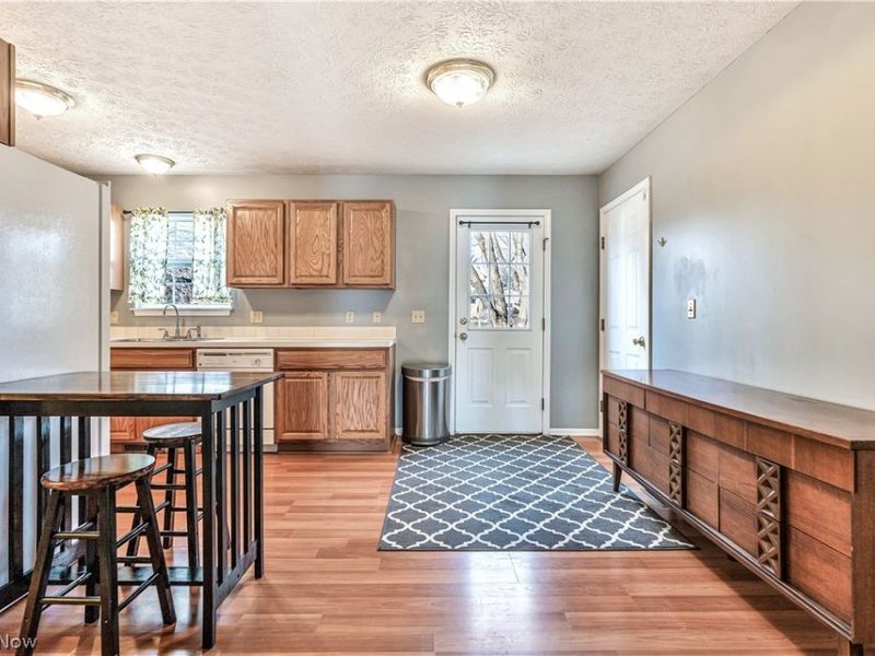 572 Cora Avenue, Akron, OH 44312 Photo 5