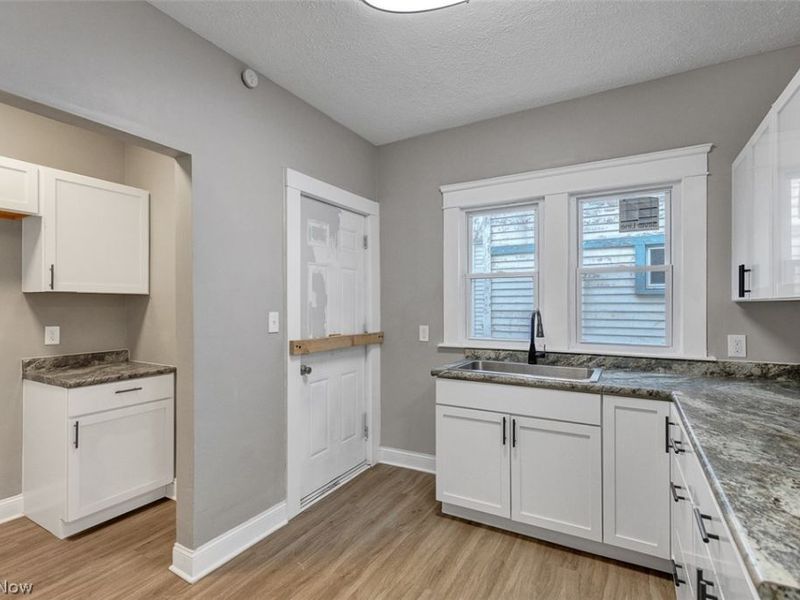 9013 Empire Avenue, Cleveland, OH 44108 Photo 11