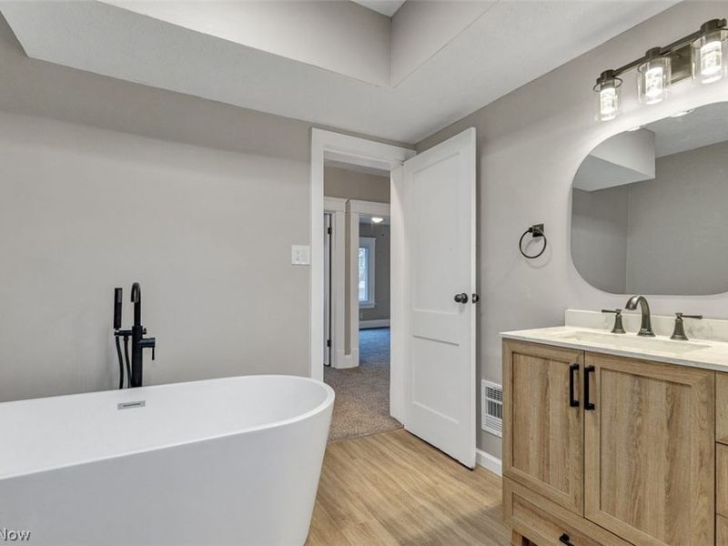 9013 Empire Avenue, Cleveland, OH 44108 Photo 22