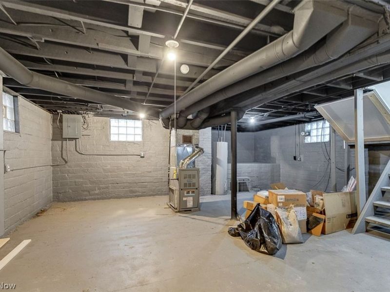 9013 Empire Avenue, Cleveland, OH 44108 Photo 28