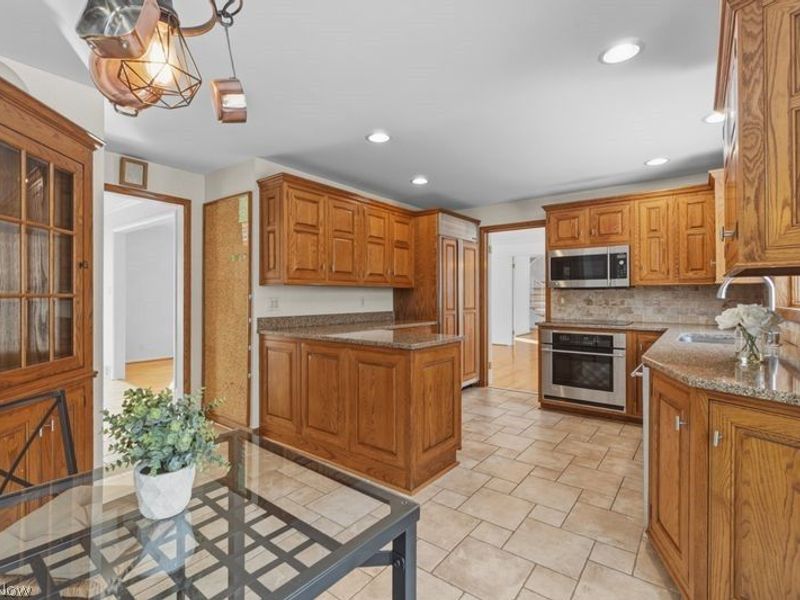 31599 Trillium Trail, Cleveland, OH 44124 Photo 11