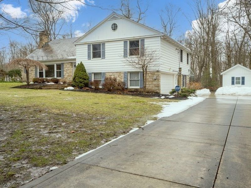 31599 Trillium Trail, Cleveland, OH 44124 Photo 2