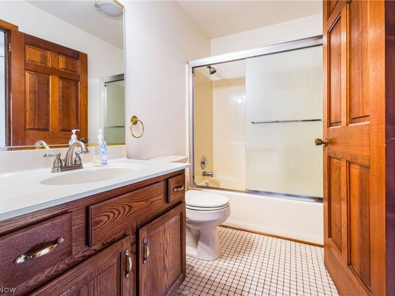 202 Tournament Trail, Cortland, OH 44410 Photo 14