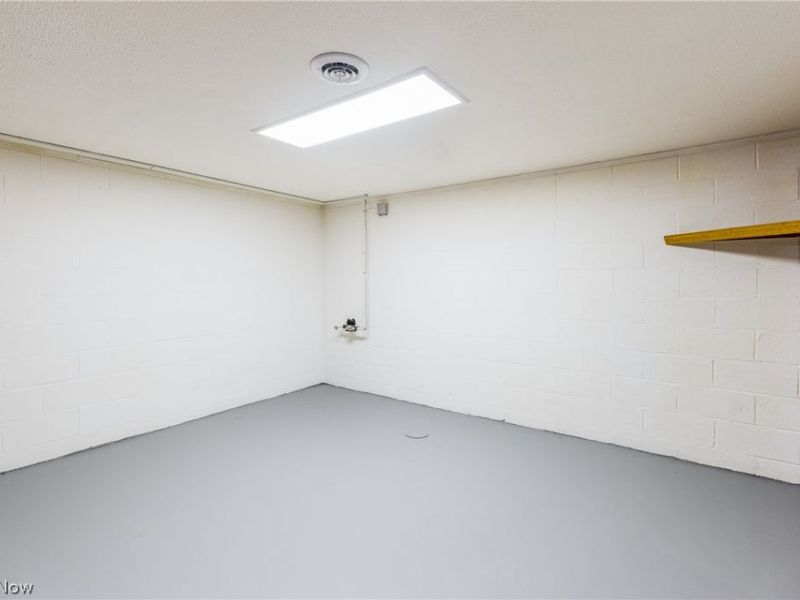 202 Tournament Trail, Cortland, OH 44410 Photo 19