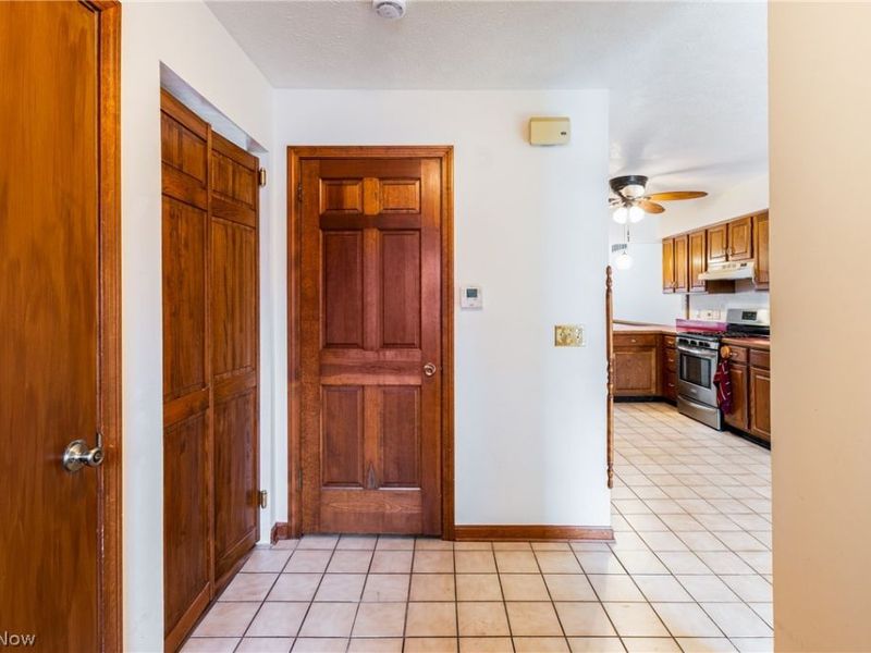 202 Tournament Trail, Cortland, OH 44410 Photo 4