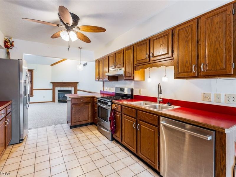 202 Tournament Trail, Cortland, OH 44410 Photo 5