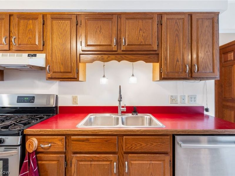 202 Tournament Trail, Cortland, OH 44410 Photo 7