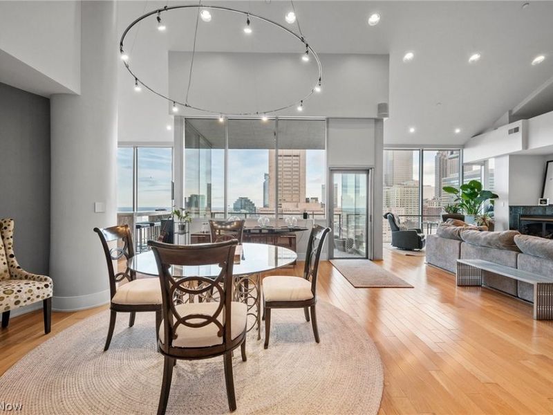 701 W Lakeside Avenue, Unit PH-2A/1302, Cleveland, OH 44113 Photo 16