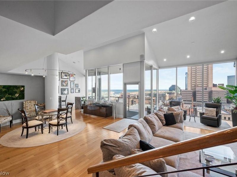 701 W Lakeside Avenue, Unit PH-2A/1302, Cleveland, OH 44113 Photo 2