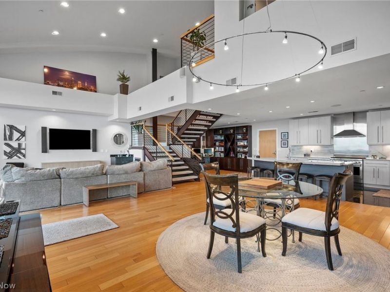 701 W Lakeside Avenue, Unit PH-2A/1302, Cleveland, OH 44113 Photo 24