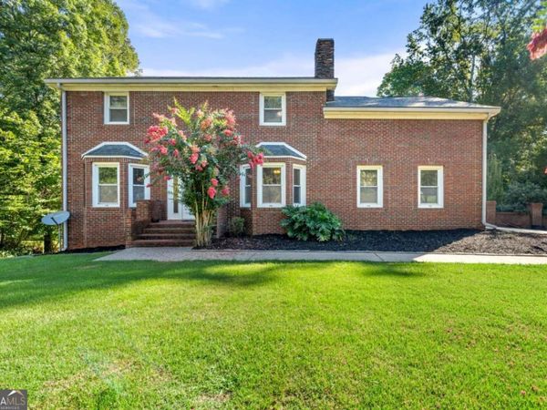 140 Forest Lake Drive, Fayetteville, GA 30215