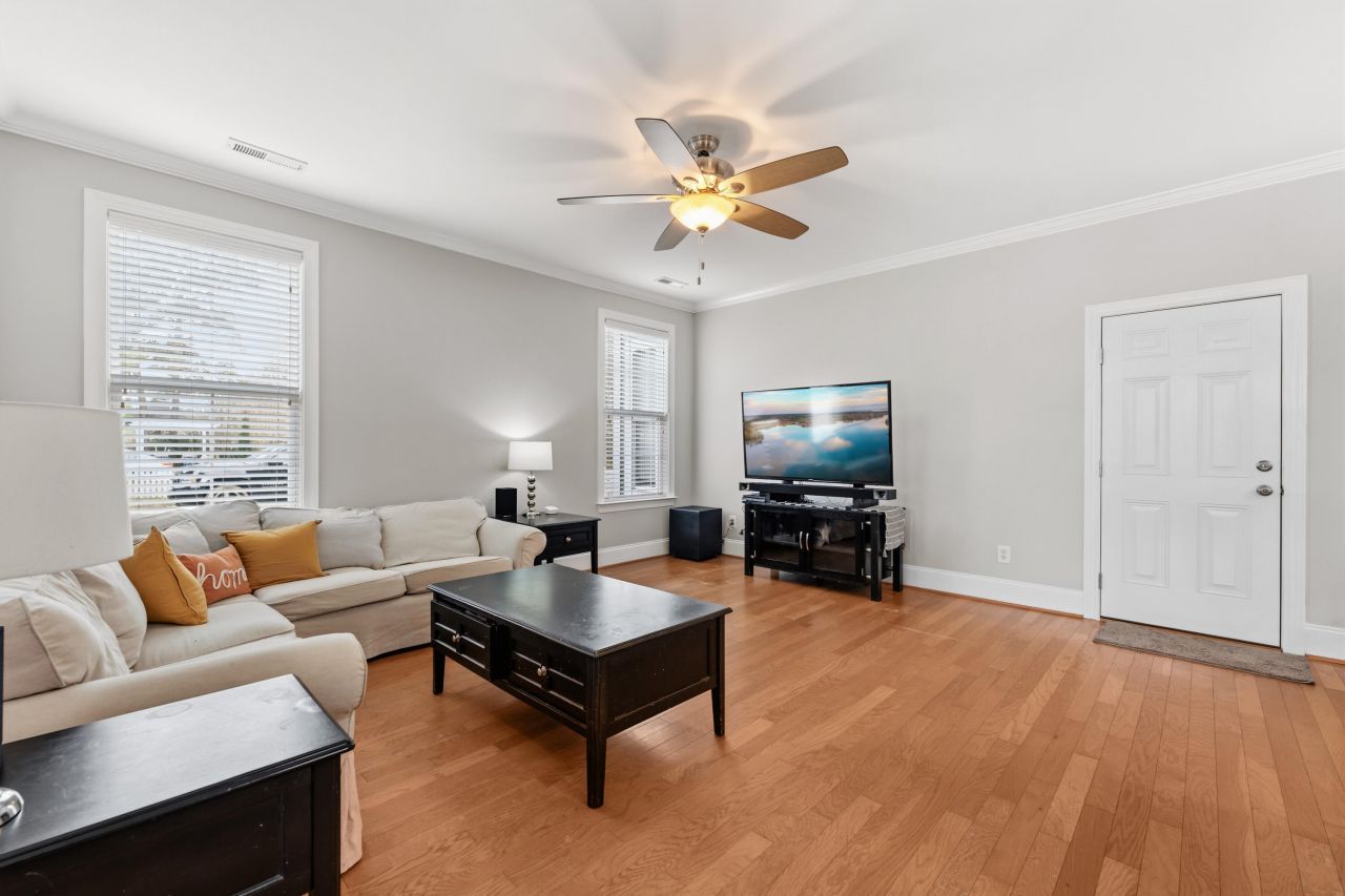 136 Red Leaf Boulevard Photo 12