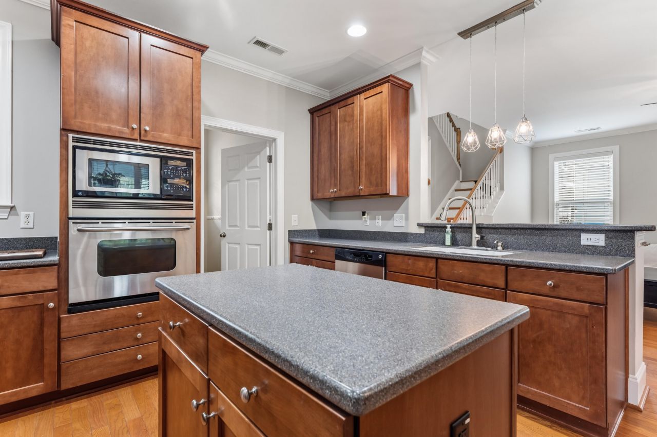 136 Red Leaf Boulevard Photo 17