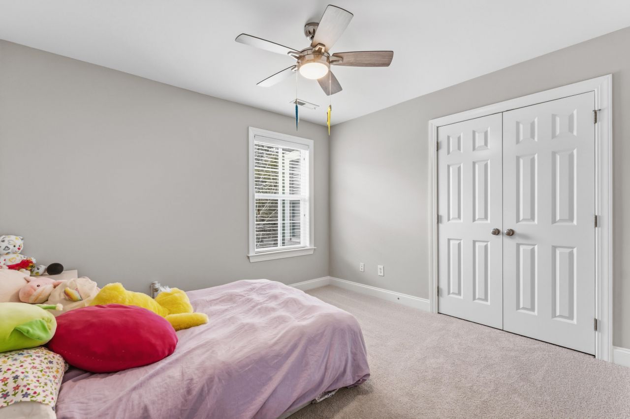 136 Red Leaf Boulevard Photo 30