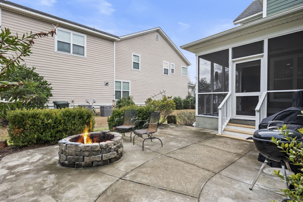 136 Red Leaf Boulevard Photo 38