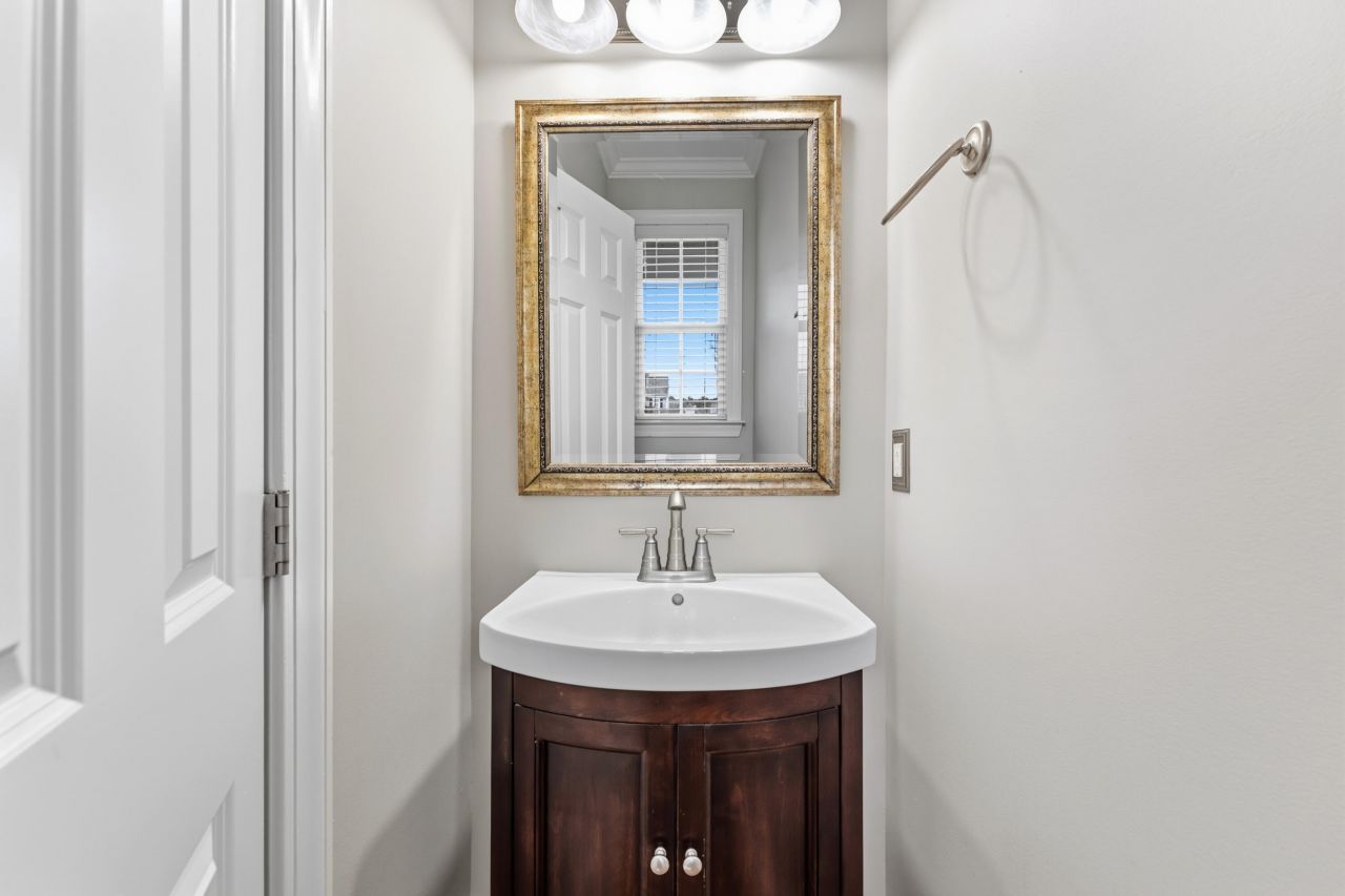 136 Red Leaf Boulevard Photo 9