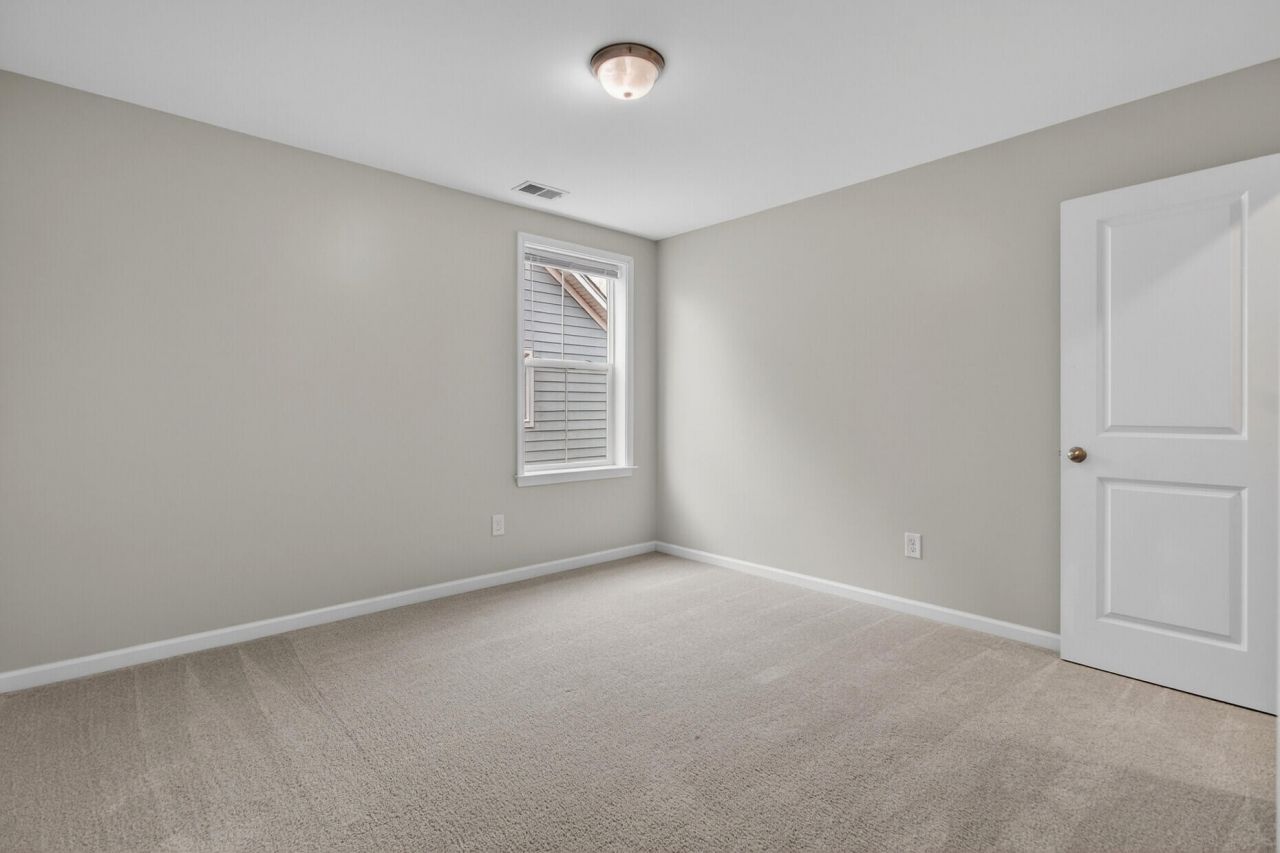 115 Yorkshire Drive Photo 29