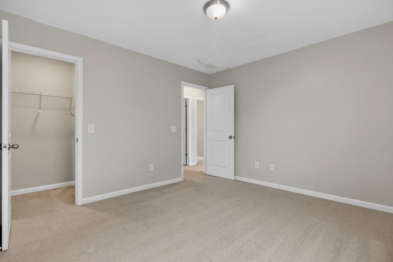 115 Yorkshire Drive Photo 30