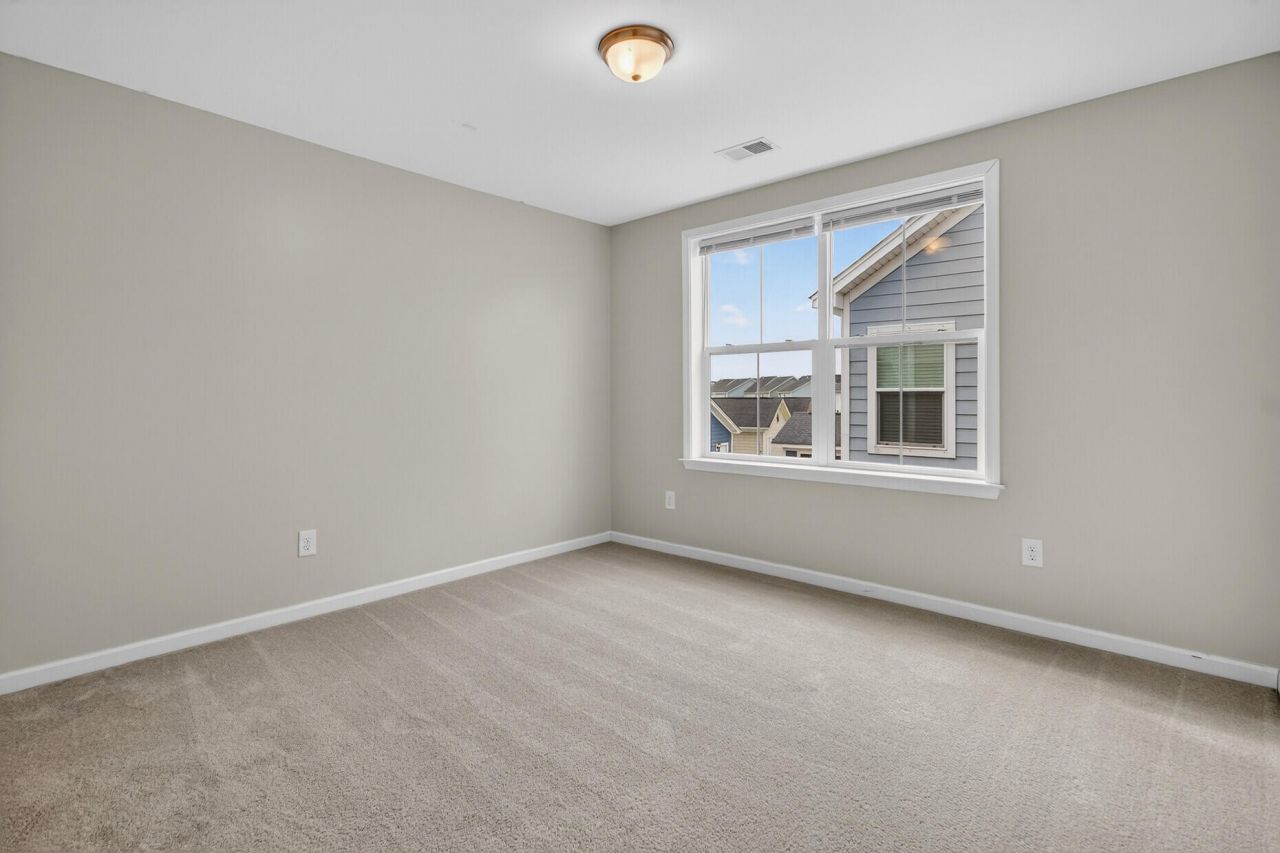 115 Yorkshire Drive Photo 32