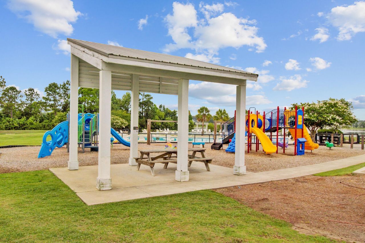 115 Yorkshire Drive Photo 43