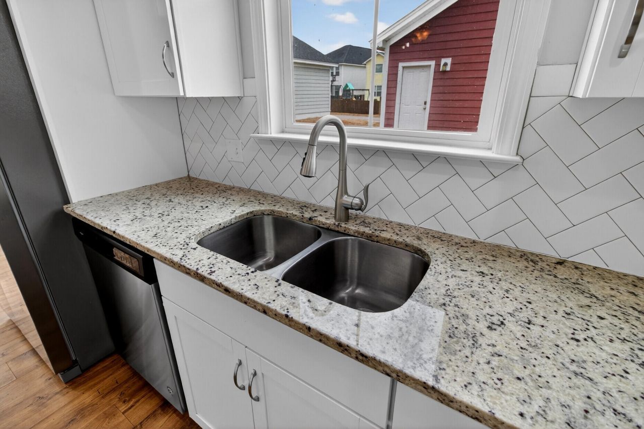 115 Yorkshire Drive Photo 9