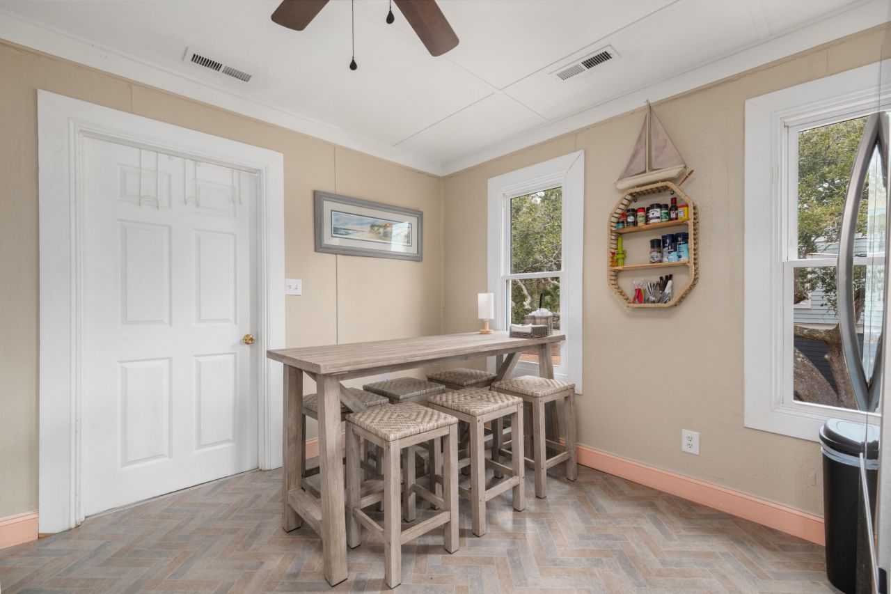 604 W Ashley Avenue Photo 14