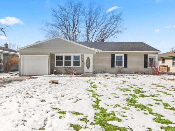 4637 N 101st STREET, Wauwatosa, WI 53225