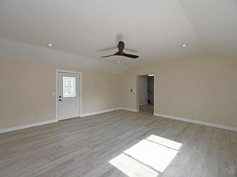 329 Walnut Street, Cincinnati, OH 45215 Photo 9