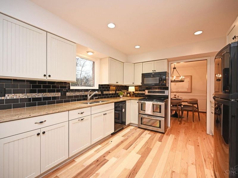 416 Flemridge Court, Wyoming, OH 45231 Photo 17