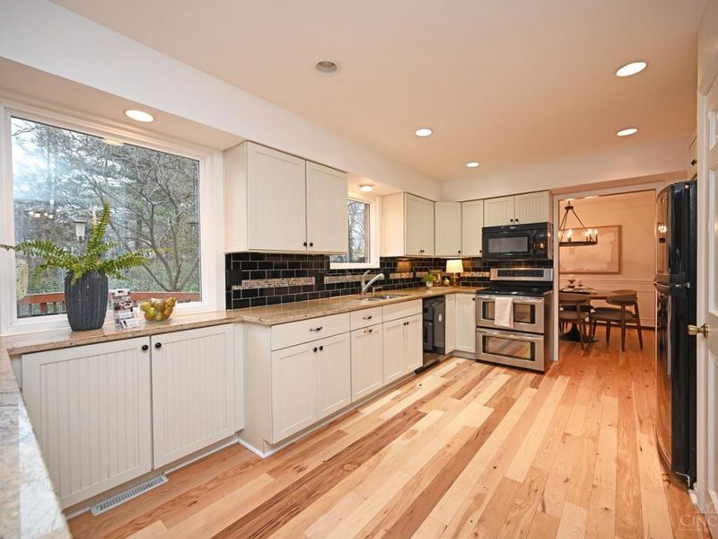 416 Flemridge Court, Wyoming, OH 45231 Photo 20