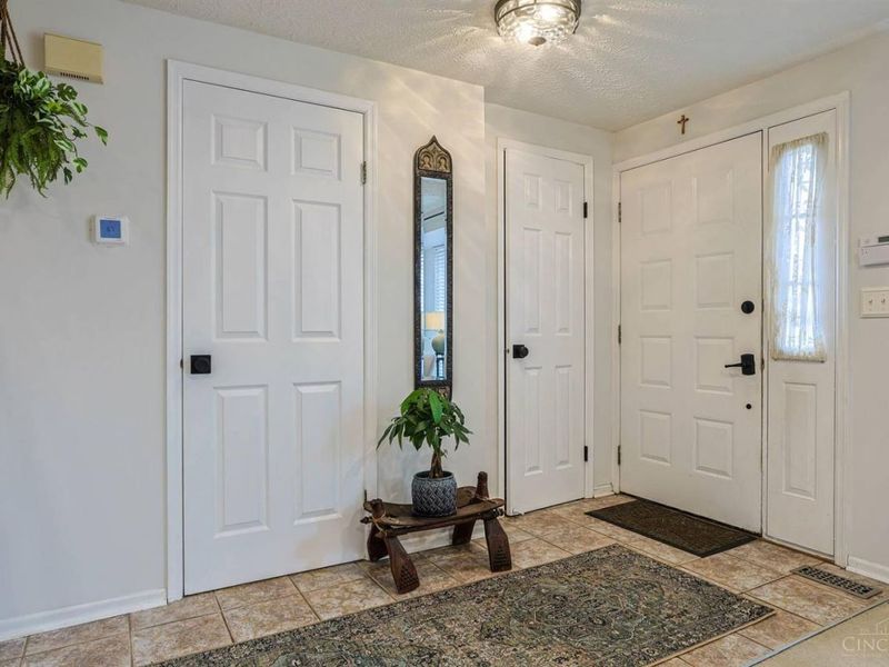 771 Woodlyn Drive S, Cincinnati, OH 45230 Photo 3
