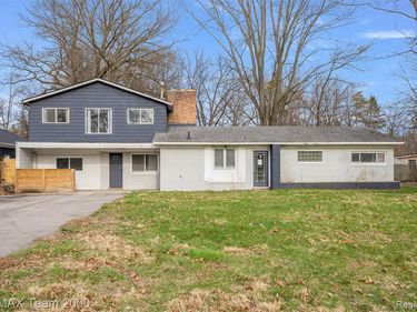 22164 Berg Road, Southfield, MI 48033