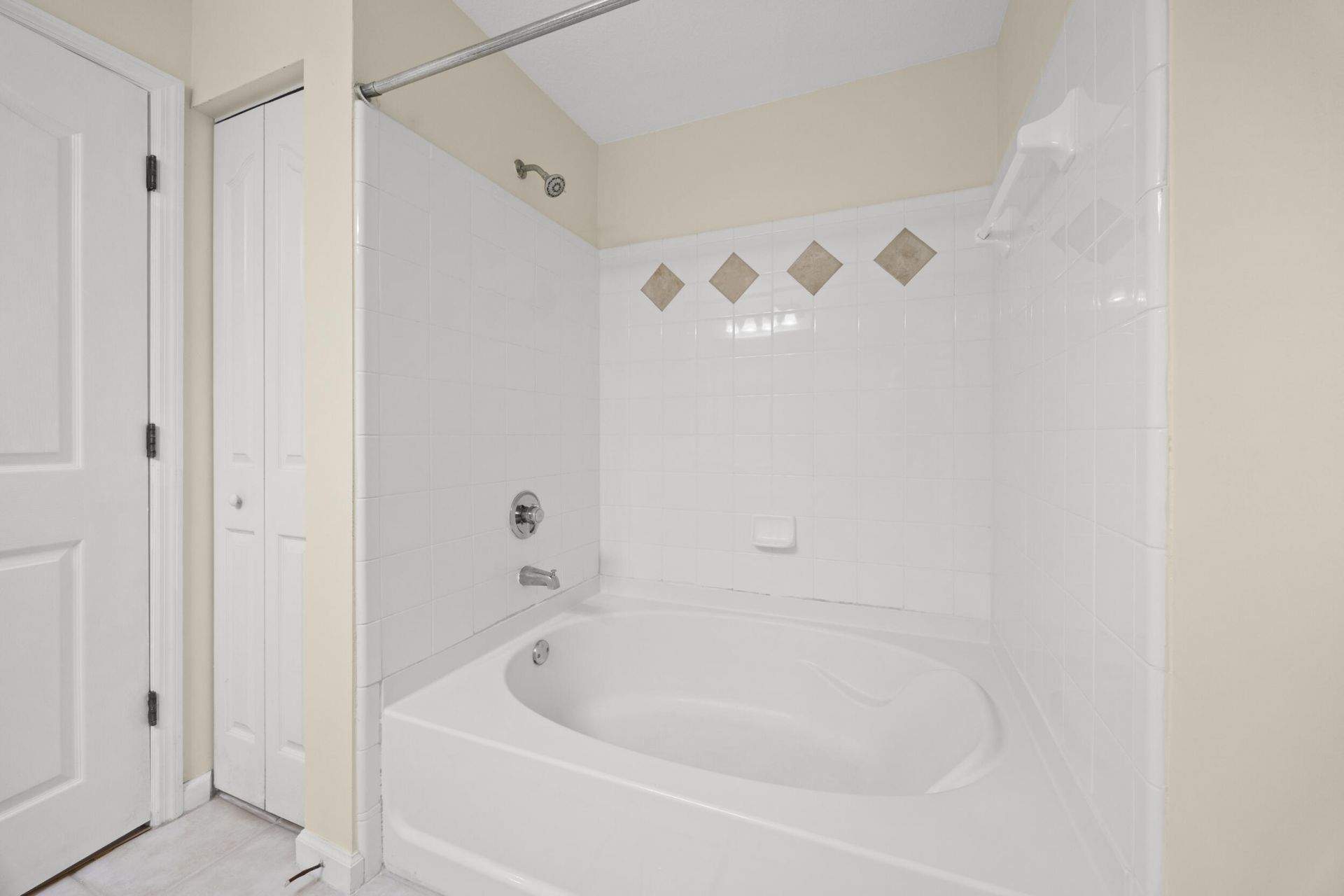 9905 Baywinds Drive, Unit 2206, West Palm Beach, FL 33411 Photo