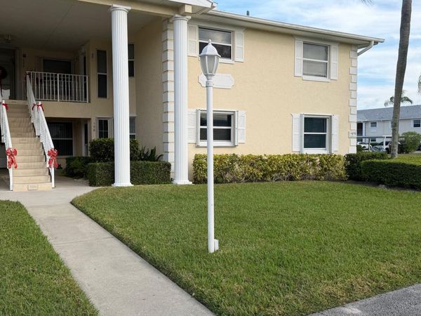 670 E Lake Jasmine Circle, Unit 106, Vero Beach, FL 32962