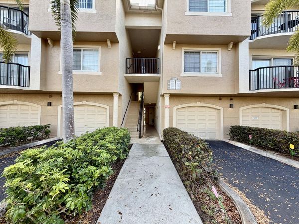 1100 Crestwood Court S, Unit 1108, Royal Palm Beach, FL 33411