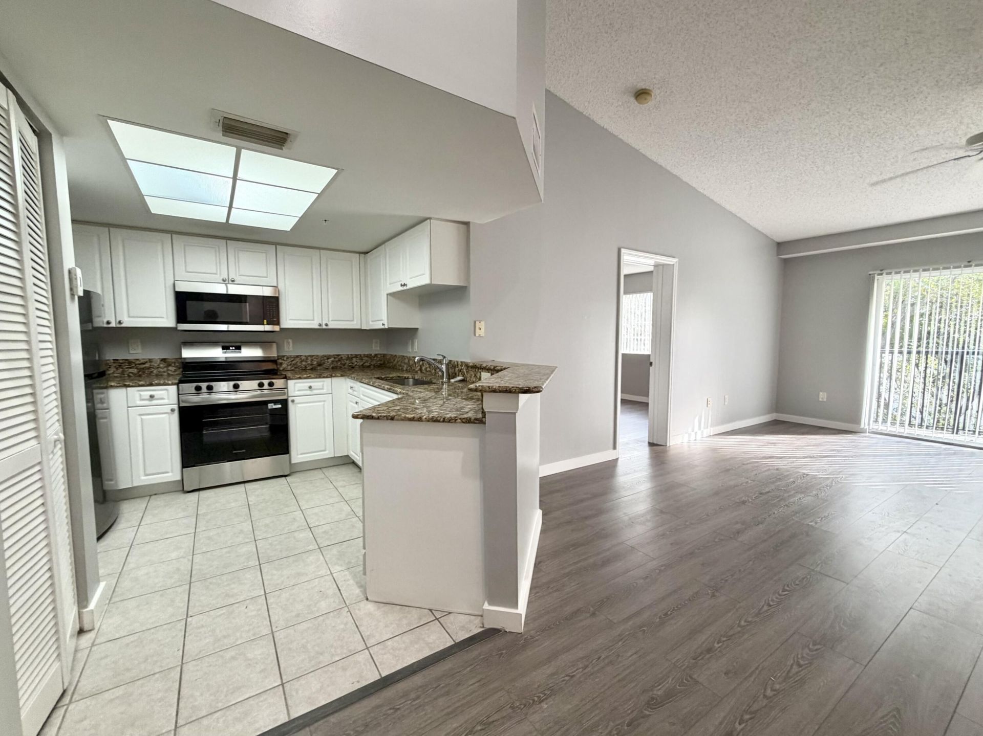 1100 Crestwood Court S, Unit 1108, Royal Palm Beach, FL 33411 Photo